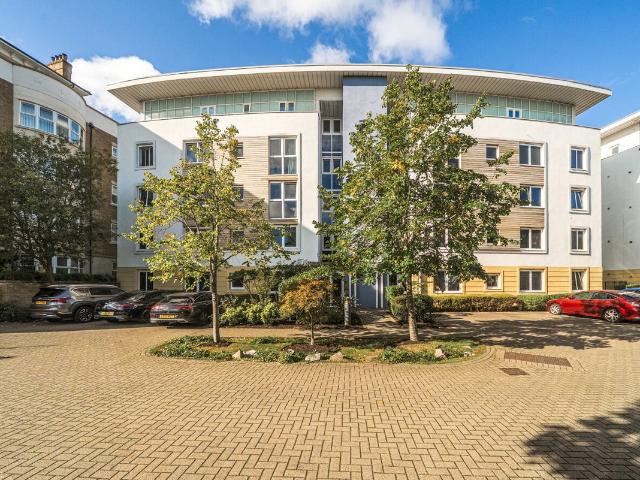 Apartment for rent in Eden Park, Greater London