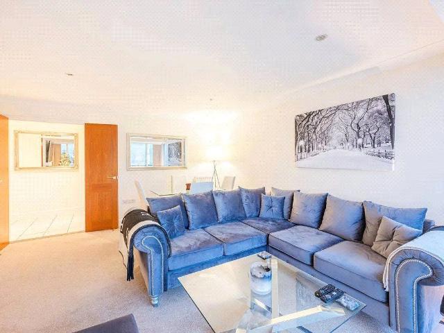 Apartment for rent in Eden Park, Greater London