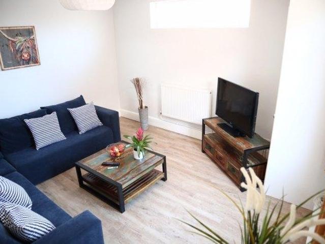 House for rent in Calderstones