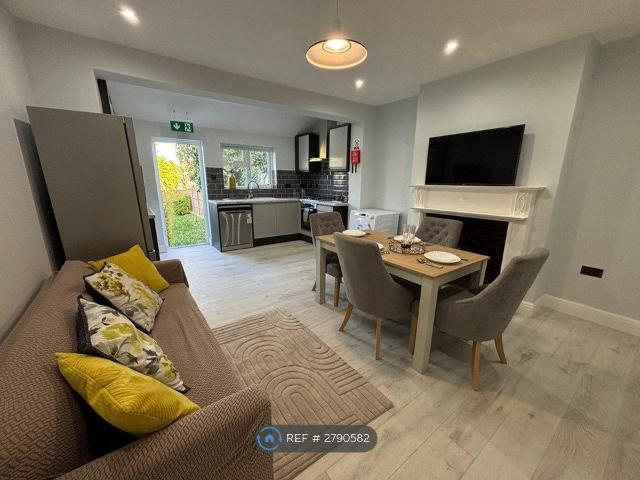 Room for rent in Carshalton Beeches, Greater London
