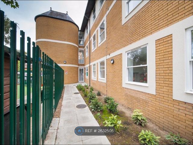 Apartment for rent in London Borough of Merton, Mitcham