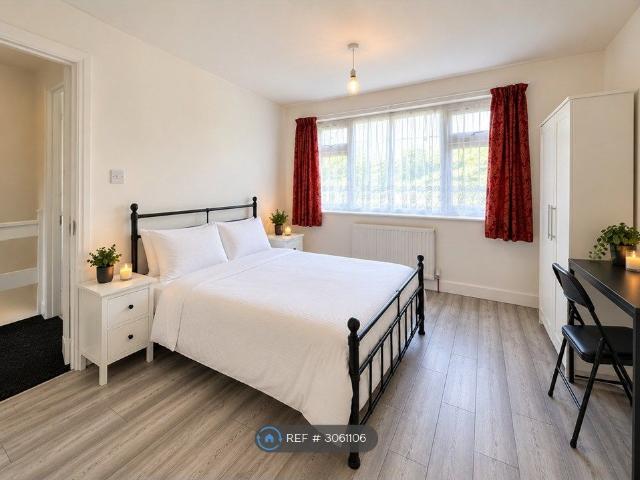 Room for rent in Stokenchurch, Buckinghamshire