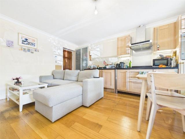 Apartment for rent in Hampton Hill, Greater London