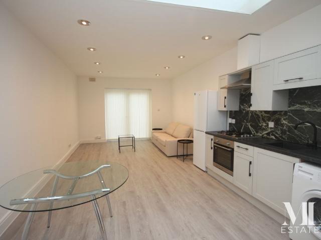 Studio for rent in Childs Hill, Greater London