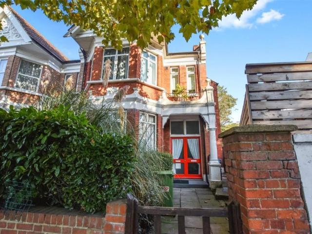 Room for rent in Cricklewood, Greater London