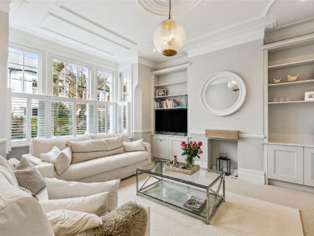House for rent in Earlsfield, Greater London
