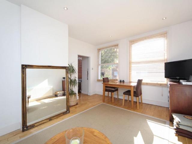 Apartment for rent in Balham, Greater London