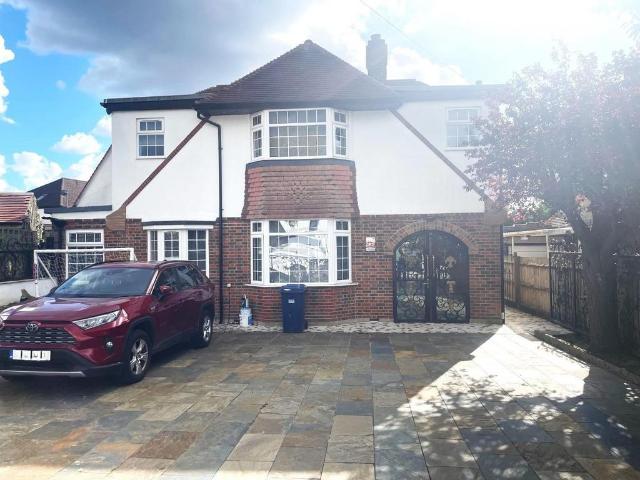 House for rent in Mill Hill, Greater London