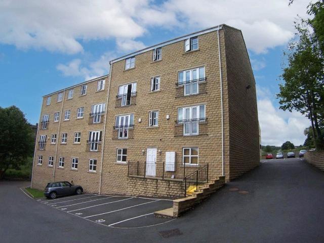 House for rent in Rastrick, West Yorkshire