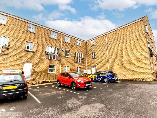 House for rent in Rastrick, West Yorkshire