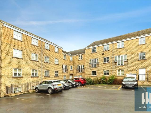 House for rent in Rastrick, West Yorkshire