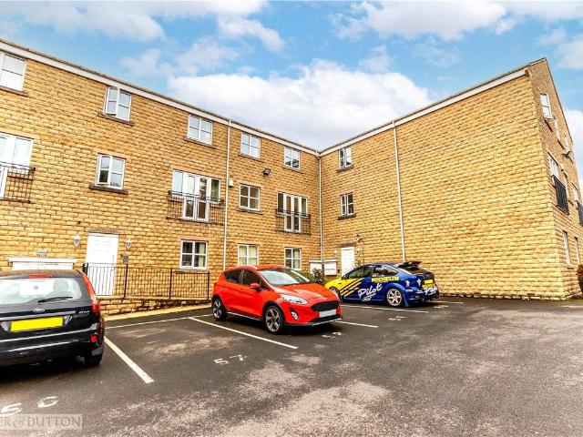 House for rent in Rastrick, West Yorkshire