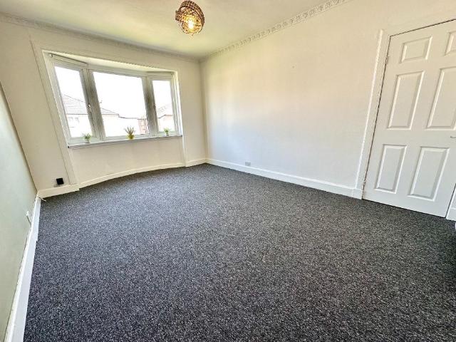 Apartment for rent in Croftfoot, Scotland
