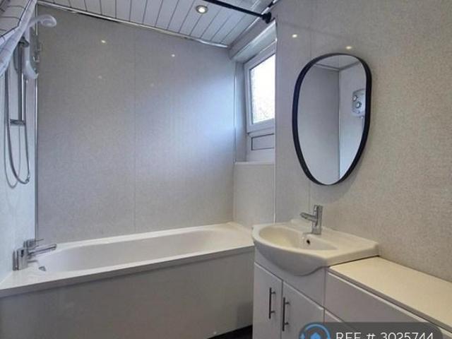 Apartment for rent in Croftfoot, Scotland