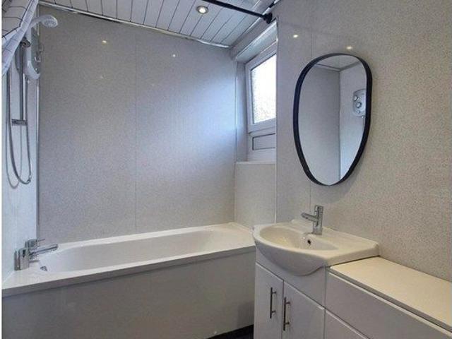 Apartment for rent in Croftfoot, Scotland