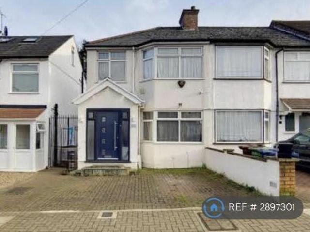 House for rent in Kenton, Greater London