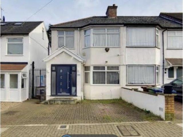 House for rent in Kenton, Greater London