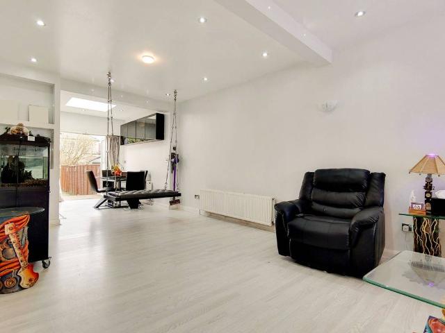 House for rent in Kenton, Greater London