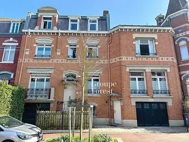 Maison vente à Lille, Croix