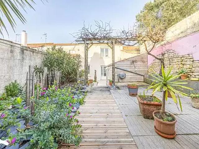 Maison vente à La Rochelle, Croix-chapeau