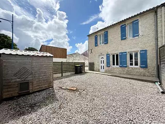 Maison vente à La Rochelle, Croix-chapeau