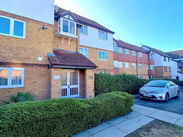 Apartment for rent in Broadfields, Greater London