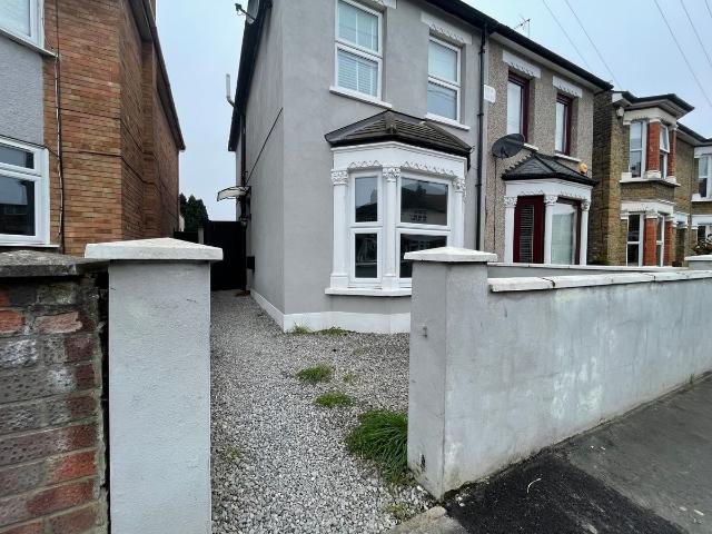 House for rent in Rush Green, Greater London