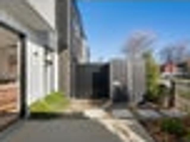Townhouse for rent in Otakou