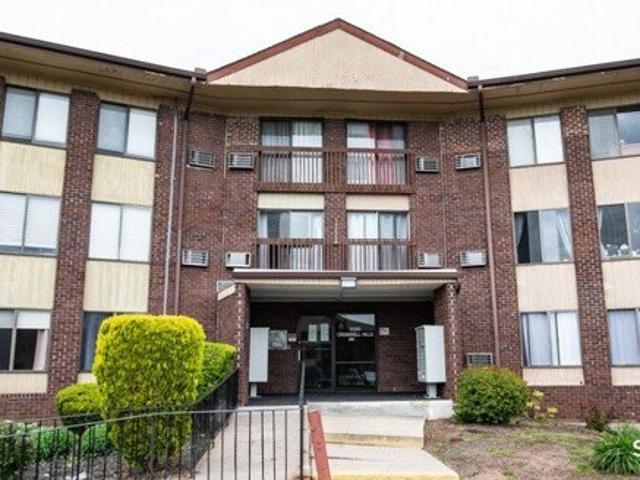 Condo for sale in Cromwell, Connecticut