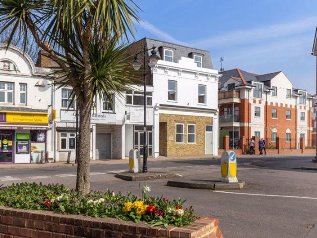 Apartment for rent in Blackhills, Surrey