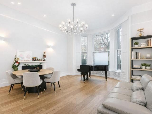 Apartment for rent in Earl's Court, Greater London