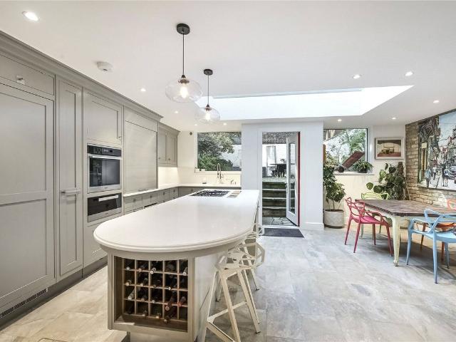 Apartment for rent in Earl's Court, Greater London
