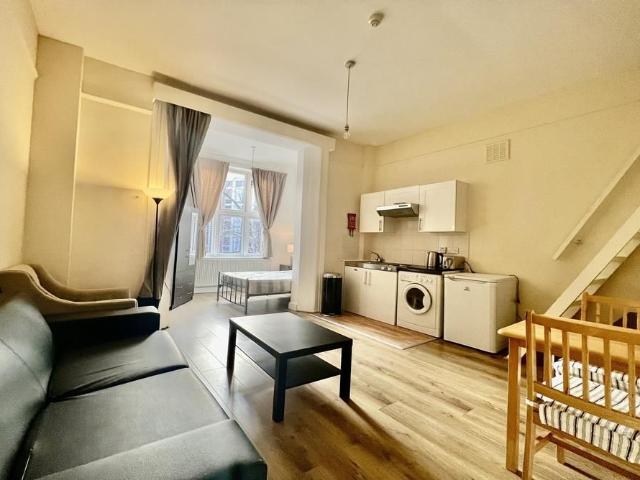Studio for rent in Earl's Court, Greater London