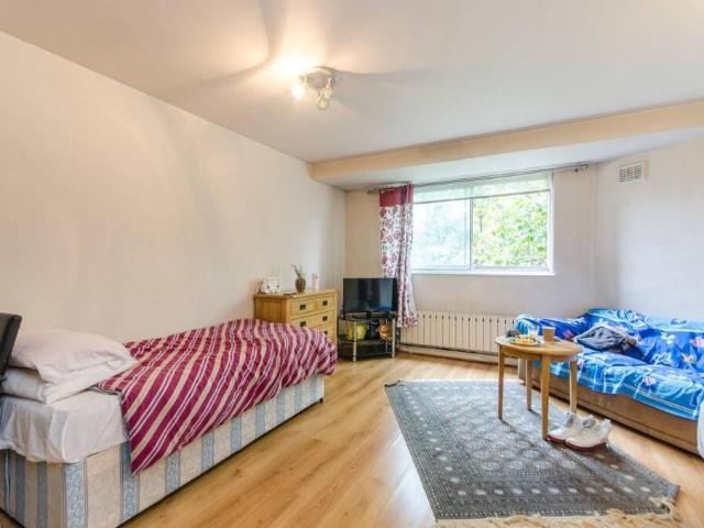 Studio for rent in Earl's Court, Greater London