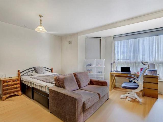 Studio for rent in Earl's Court, Greater London