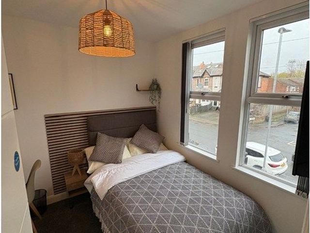 Room for rent in Barton upon Irwell, Salford
