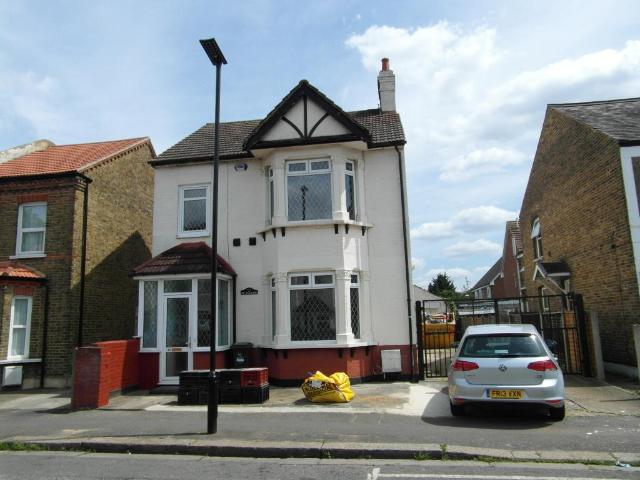 House for rent in London Borough of Hounslow, Greater London