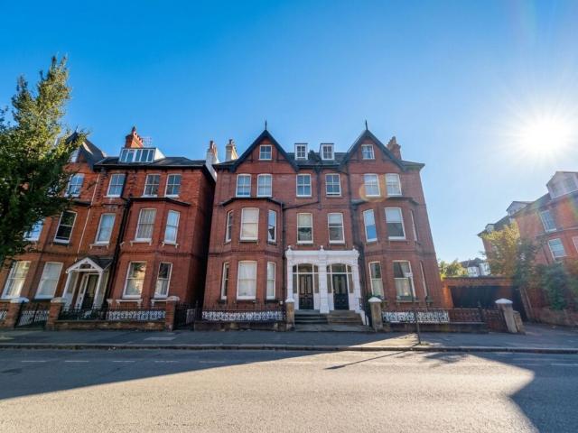 Apartment for rent in Aldrington