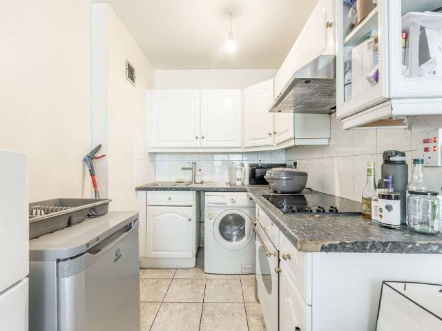 Studio for rent in Earl's Court, Greater London