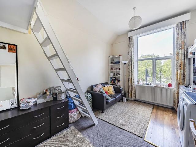 Studio for rent in Earl's Court, Greater London