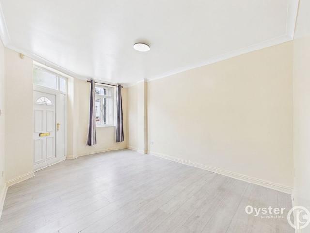 Apartment for rent in Colney Hatch, Greater London