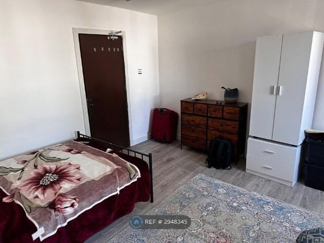 Room for rent in Colney Hatch, Greater London