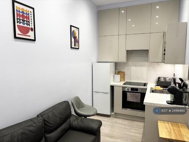 Apartment for rent in Brompton, Greater London