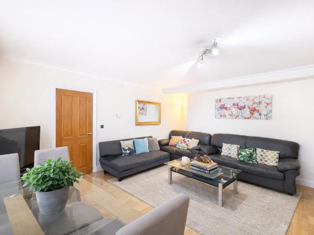 Apartment for rent in Earl's Court, Greater London