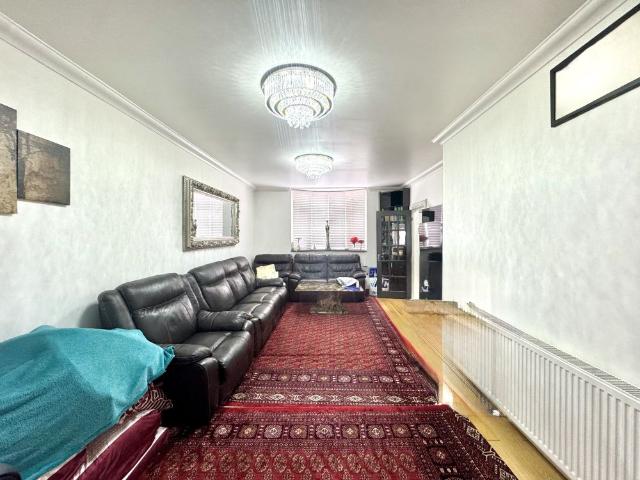 House for rent in Gould's Green, Greater London