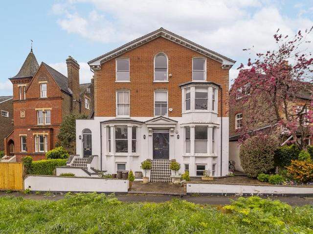 House for rent in London Borough of Merton, Raynes Park