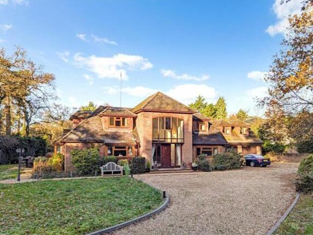 House for sale in Fole, Surrey