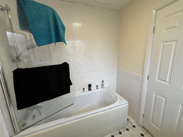 Townhouse for rent in Horfield, Feckenham