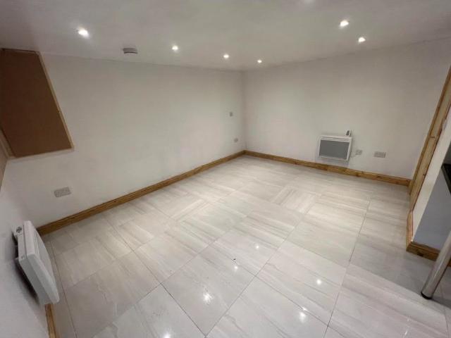 Studio for rent in Thornton Lodge, Huddersfield