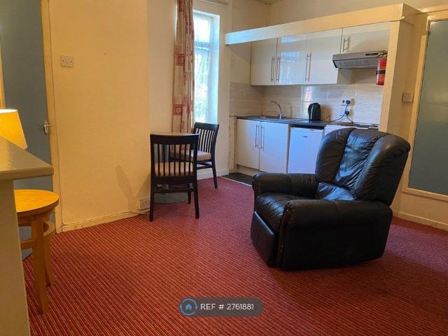 Studio for rent in West Yorkshire